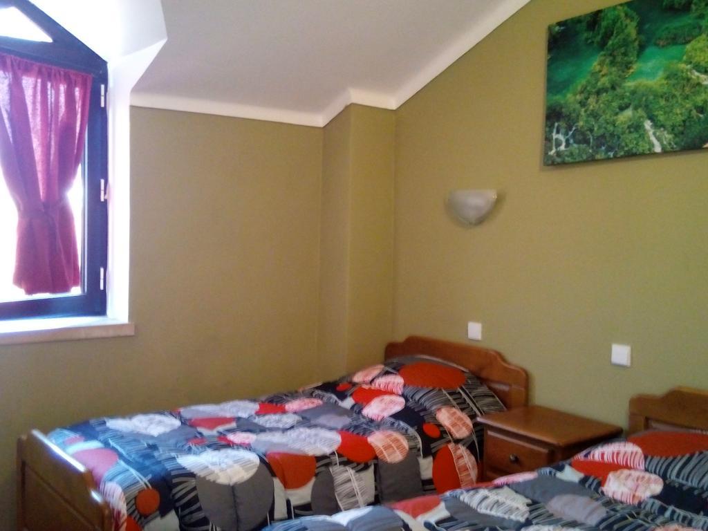 Residencial Moeda Hotel Coimbra Bagian luar foto